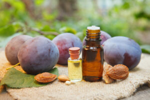 Les bonnes raisons de privilégier l’huile végétale de prune pour la peau